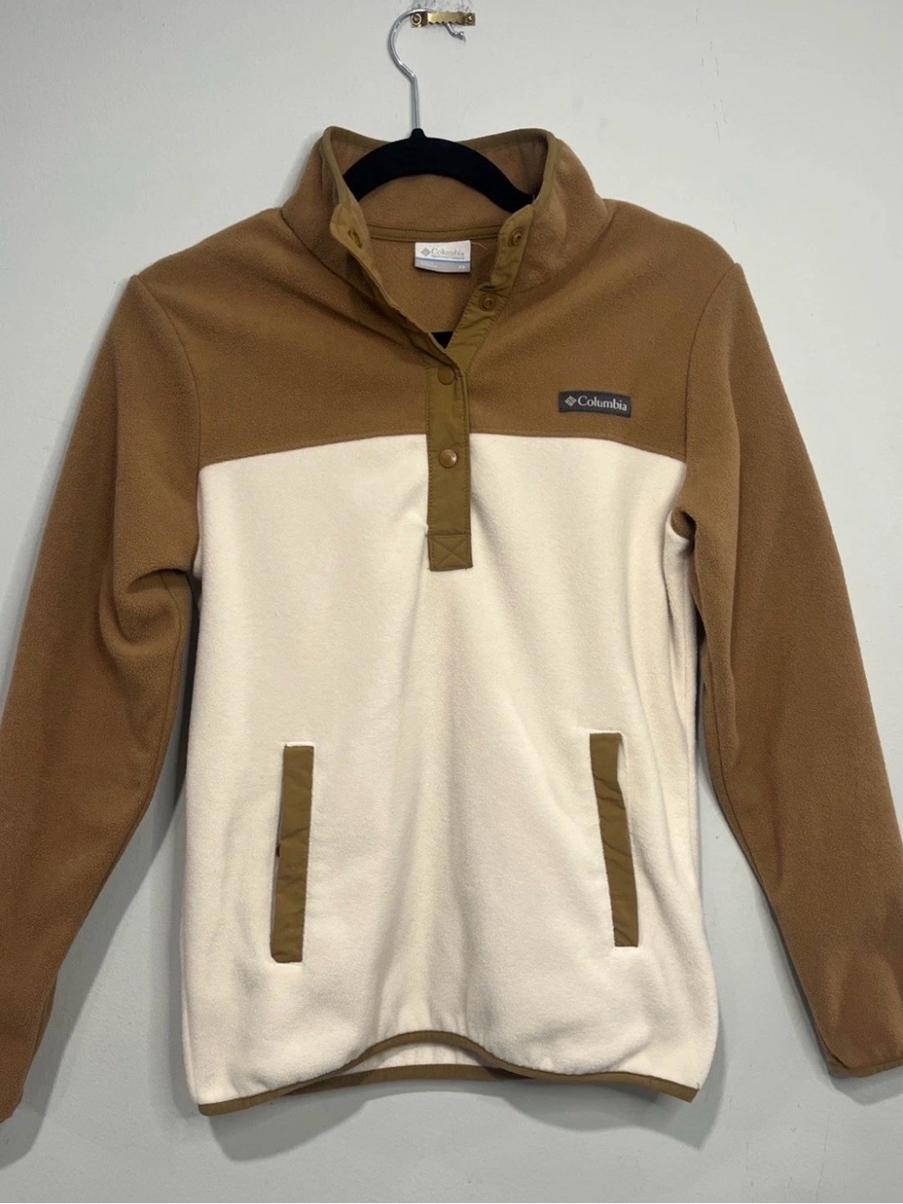 Columbia Women’s Colorblock Tan and Cream Fleece Snap Pullover - Size XS